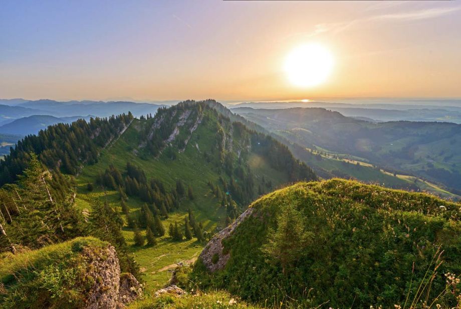 Sommer im Allgäu, Urlaub in den Bergen, Wandern Burgberg